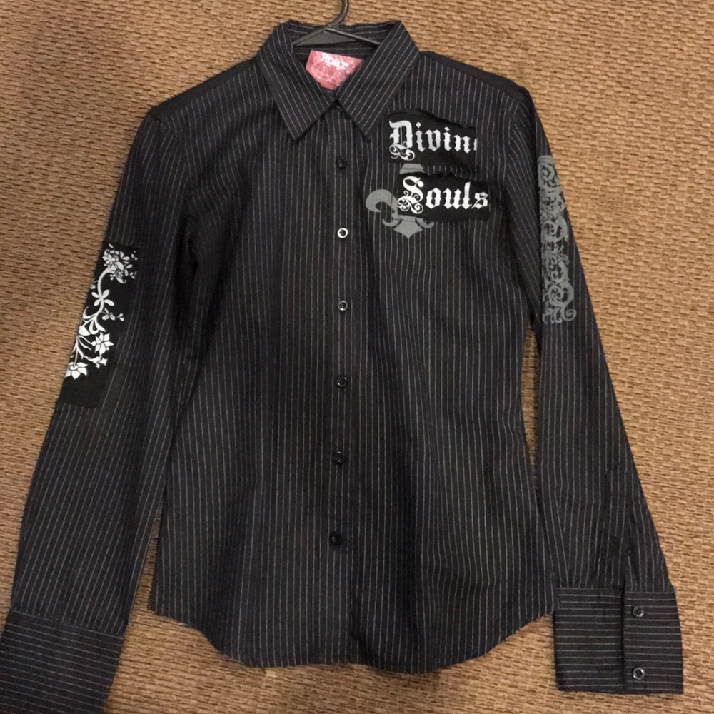 Women's Small Roar Shirt
